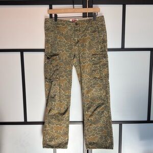 LEVIS Camo cargo pants YOUTH size 18.Camouflage